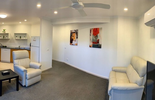 Apollo Bay Hotel | Sandpiper Motel Apollo Bay