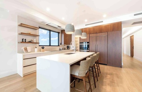 Grand Cayman Condo | Sands #5: New Luxury 7 Mile Beach Condo w/Rooftop Pool & Barefoot Beach