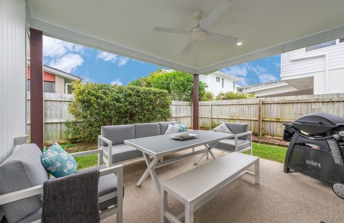 Mount Coolum House | SANDS BEACH HOUSE A - beachside/wifi/dog friendly