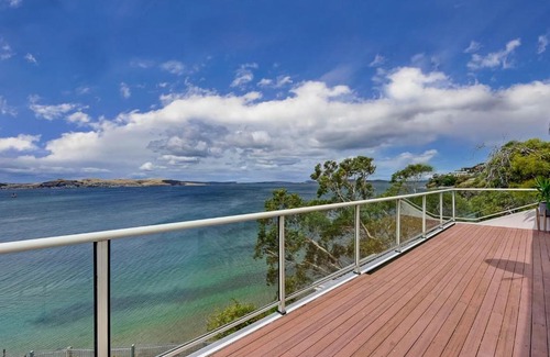 Sandy Bay House | Sandy Bay Beachfront Oasis direct beach access
