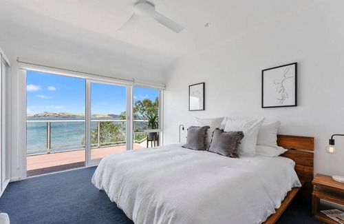 Sandy Bay House | Sandy Bay Beachfront Oasis direct beach access