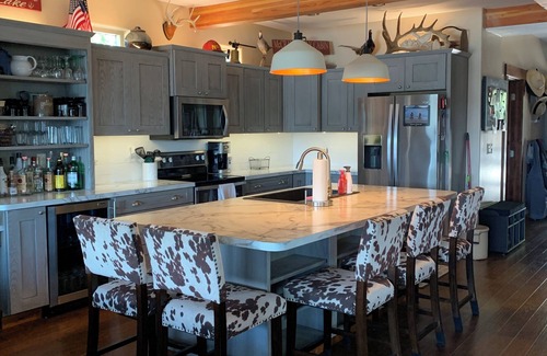 Coolin Cabin | Sandy beach & pickleball court on beautiful Priest Lake!