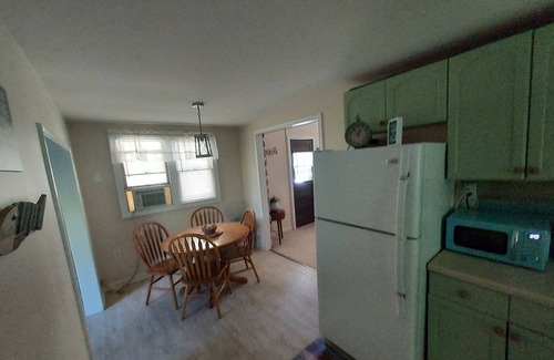 Lexington Cottage | Sandy beach retreat! 500 ft to beach! 3 miles to the quaint village of Lexington