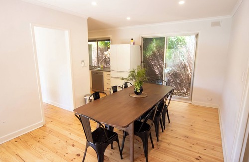 Seacliff Park House | Sandy Pool Shack: Saltwater Pool, Pets Welcome, Park & Beach