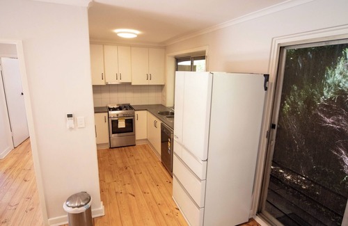 Seacliff Park House | Sandy Pool Shack: Saltwater Pool, Pets Welcome, Park & Beach