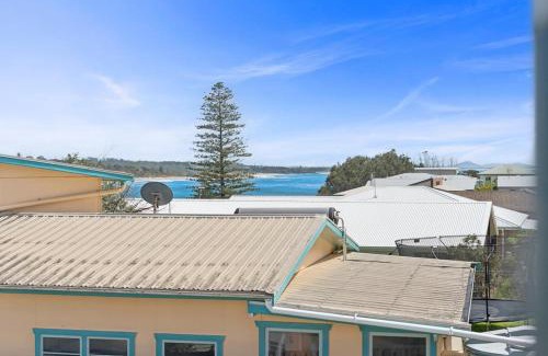 Woolgoolga Apartment | Sandy Toes - Walk to Beach, Pet Friendly, Stylish