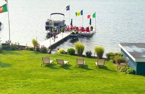 Penetanguishene Cottage | SandyBeach|Kayak|FirePit|Dock|10ppl in Midland