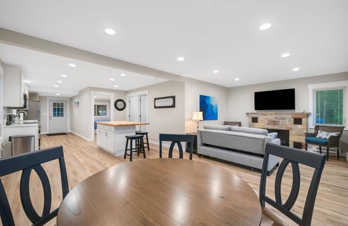 Gowen Cottage | Sandyside:Lake Life at Its Best – A Summer Escape You'll Never Forget!