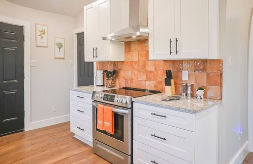 San Marcos House | SanMarcos River Retreat|Modern|Spacious|Sleeps 12!