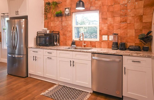 San Marcos House | SanMarcos River Retreat|Modern|Spacious|Sleeps 12!