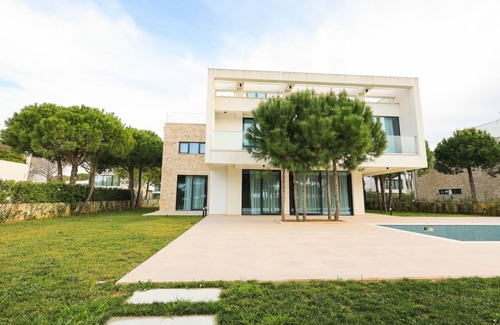 Ishem Apartment | SanPietro Elite Villa