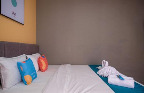 Banjarsari Hotel | Sans Hotel Fourth Loft Solo