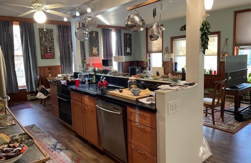 Newtonville House | Sans Souci House & Annex Apartment - Hudson Riverfront - Historic Downtown, Troy