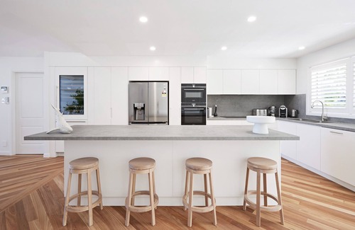 Forresters Beach House | Santai - Ocean Views, newly renovated, 12 guests
