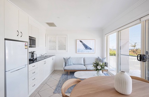 Forresters Beach House | Santai - Ocean Views, newly renovated, 12 guests