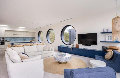 Sorrento House | Santorini Blue Sorrento with heated spa and stunning views