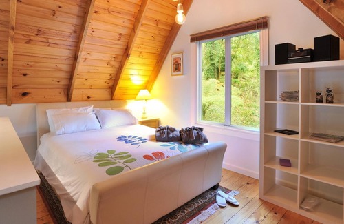 Sassafras Cottage | Santosa Cottage - A two storey cottage nestled in tree ferns, Santosa is perfect just for two.