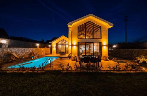Yanik Villa | Sapanca İnci Suit