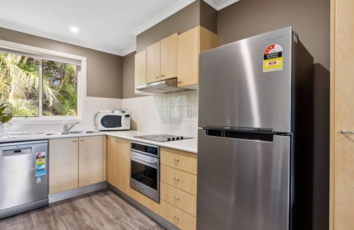 Korora Apartment | Sapphire Beach Poolside Retreat