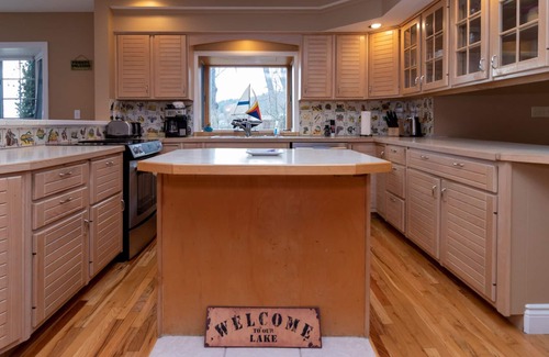 Valois Cottage | Sapphire Shores Retreat: A Family Paradise on Keuka Lake!