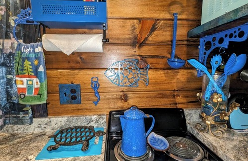 Pittsburg Cabin | Sapphire Springs Cabin, unique, blue + water themed, above Rockcastle River KY!