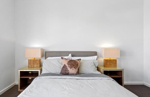 Plumpton House | Sara by Ready Set Stay