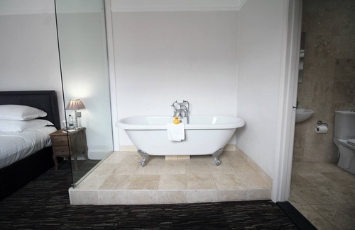 Dunmow Hotel | Saracens Head Hotel