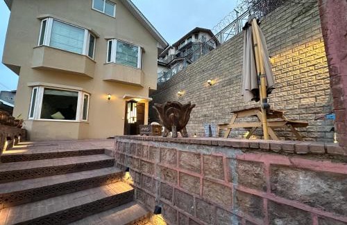 Bhurban Bed & Breakfast | Sarah's Lodge