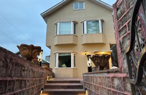 Bhurban Bed & Breakfast | Sarah's Lodge