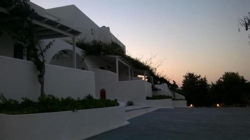 Mandrakia Apartment | Sarakiniko View Studios