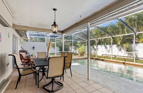 Pinecraft House | Sarasota's Family Friendly HEATED Pool Home Close to Siesta Key Beach