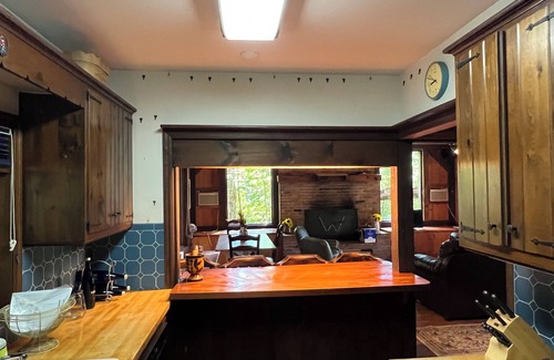 Saratoga Springs House | Saratoga Springs Adirondack Lodge Overlooking Stream