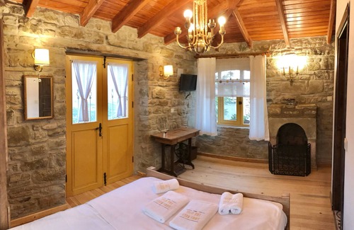 Gokceada Bed & Breakfast | SARI KEÇİ TAŞ OTEL