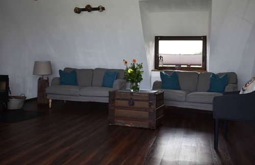 Niesgrau House | Saskia and Timm Paulsen - Reetdachkate Semi-detached shellfish shack