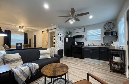 Johnson City Cottage | Sauceda Cottage at Wrenwood Ranch, King Bed