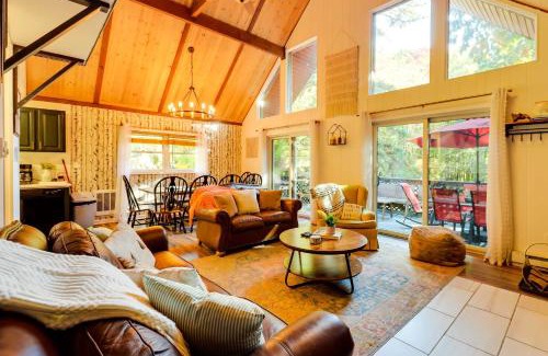 Lake Harmony Estates House | Sauna and 2-Story Deck Luxe Poconos Chalet