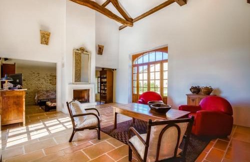 Sauveterre-la-Lemance House | Sauveterre Pool Escape