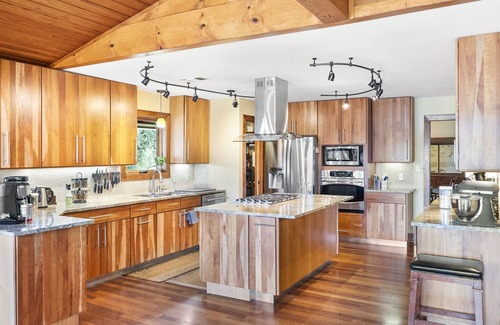 Giddings Other | Savage Ranch & Vineyard - 39 acres, upscale ranch, gourmet kitchen, pool/spa