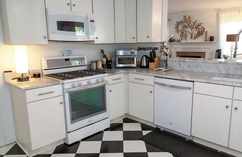 Chatham Crescent House | Savannah Sanctuary Home + small heatable pool, close to all!