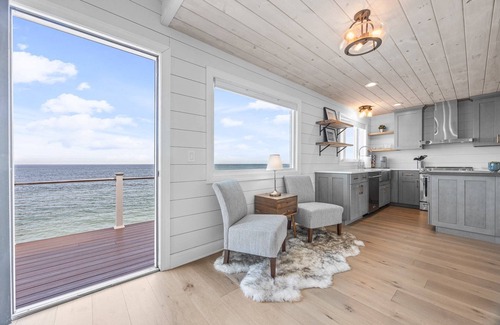Scituate House | Save 10% on Fall Stays - Book by Nov 21!