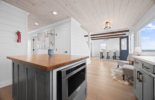 Scituate House | Save 10% on Fall Stays - Book by Nov 21!