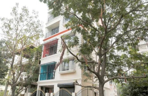 New Town Apartment | Saver Rooms with amenities near biswa bangla gate and kolkata airport