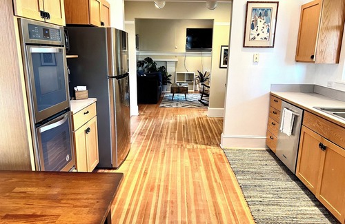 Willamette Heights Apartment | Savor all that Portland and Mother Nature have to offer at our lovely retreat!