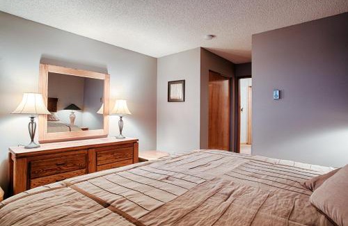 Historic District Apartment | Sawmill Creek Condo 407 by Great Western Lodging