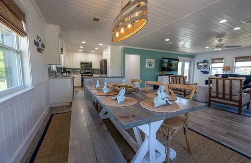 Treasure Cay House | Sawyer’s Seabreeze | Waterfront | Private Dock | Bunk Beds