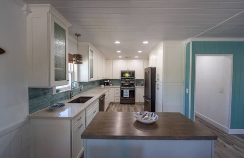 Treasure Cay House | Sawyer’s Seabreeze | Waterfront | Private Dock | Bunk Beds
