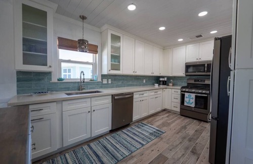 Treasure Cay House | Sawyer’s Seabreeze | Waterfront | Private Dock | Bunk Beds