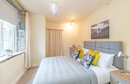Giggleswick Apartment | Scalebar Bridge End Mill by Guestz
