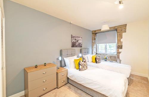 Giggleswick Apartment | Scalebar Bridge End Mill by Guestz