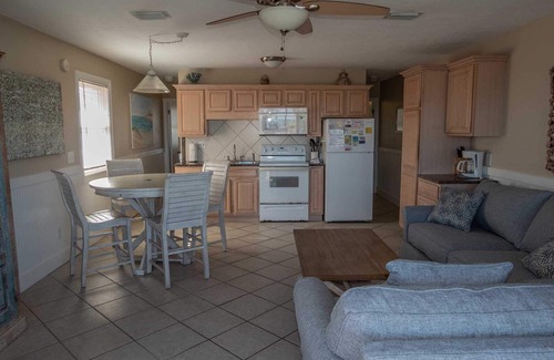 Cape San Blas Cottage | Scallop Cove #3 - Phish Headz - Bayfront, 3 Min Walk to Gulf, Pet Friendly, No Min Nights.